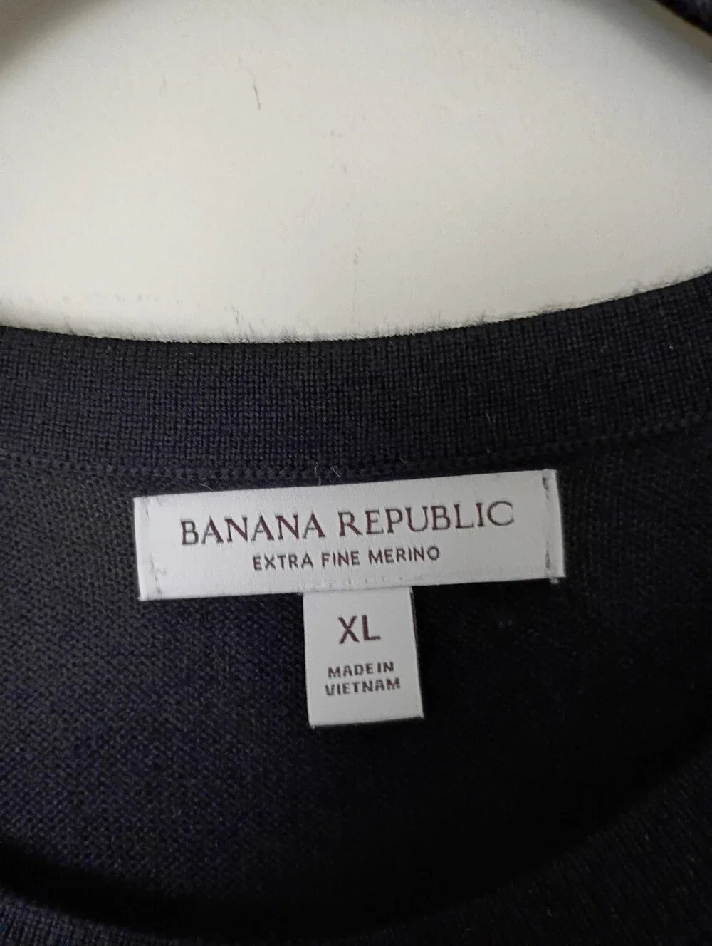 Banana Republic Fall 2025 Extra Fine 100% Merino Wool Crewneck Sweater in Black